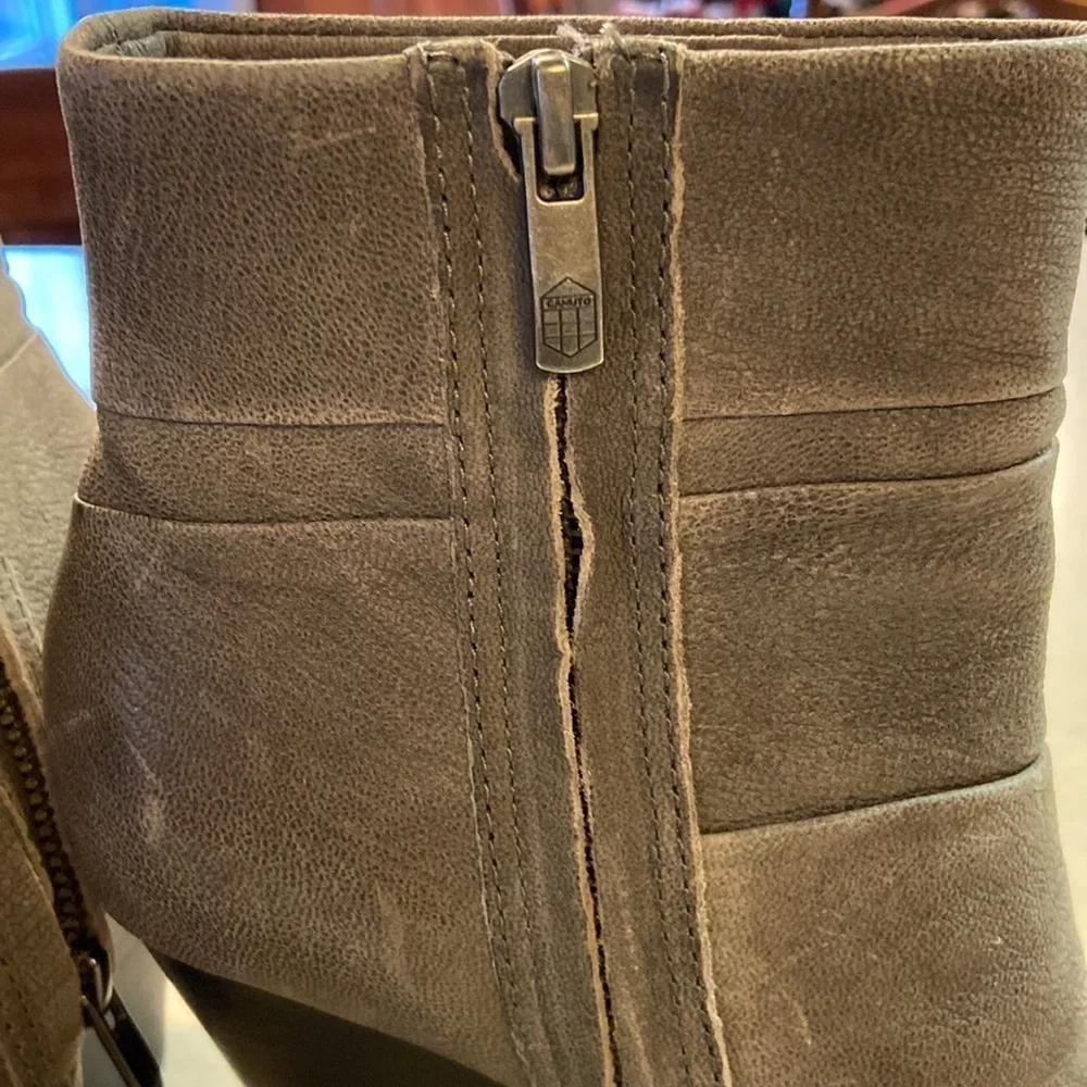 Vince Camuto Belta Stacked Heel Leather Bootie Rounded Toe Pebbled & Ple…